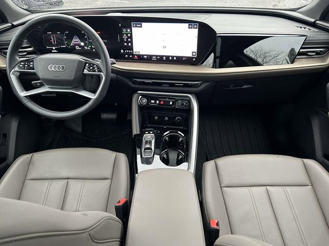 Used 2025 Audi Q5 Premium Plus w/ Premium Plus AWD/4WD image 16