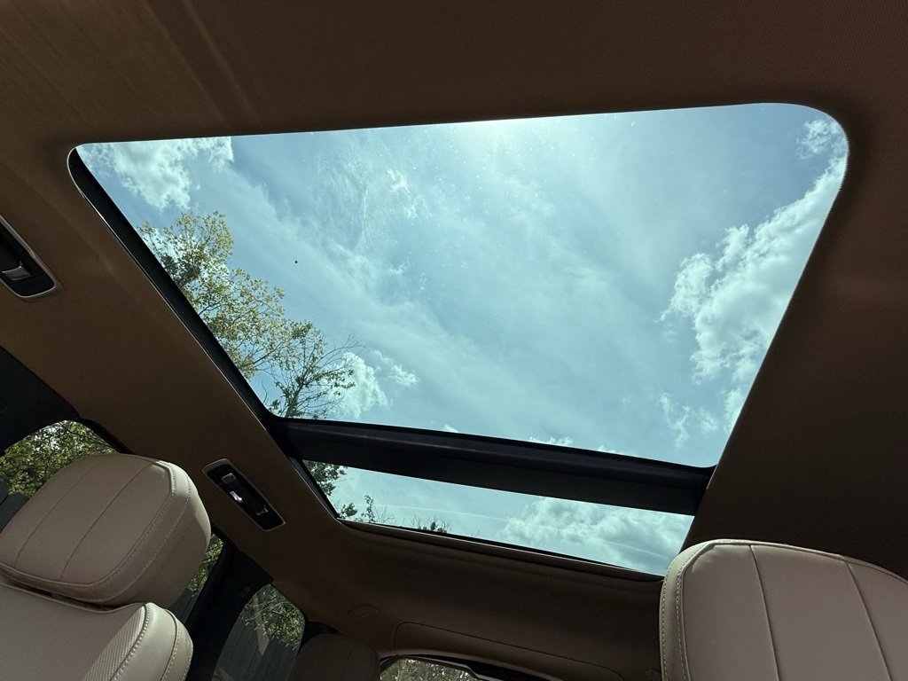 New 2025 Land Rover Range Rover SE image 28