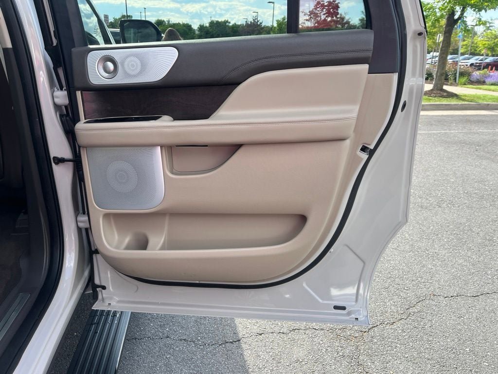 Certified 2024 Lincoln Navigator L Reserve AWD/4WD image 21