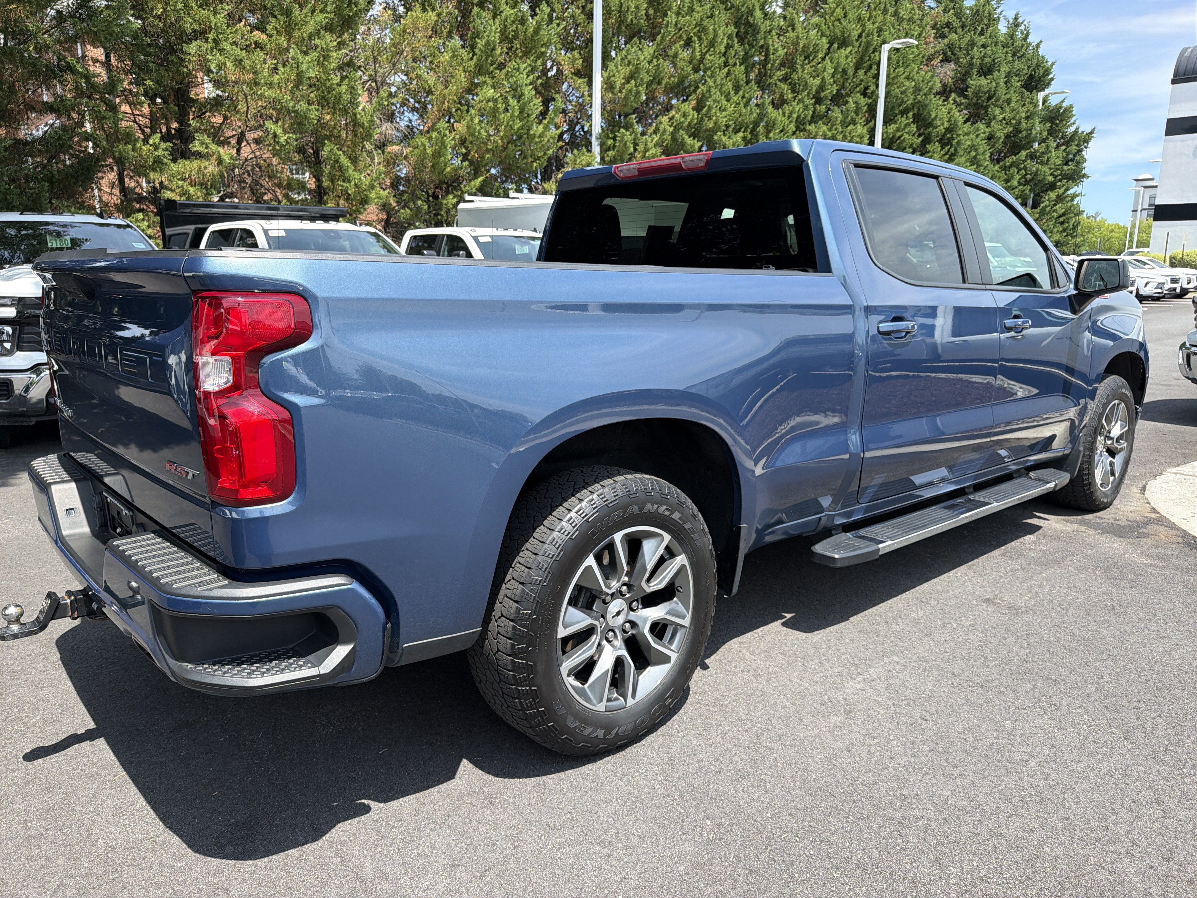 Used 2024 Chevrolet Silverado 1500 RST w/ Z71 Off-Road Package AWD/4WD image 9