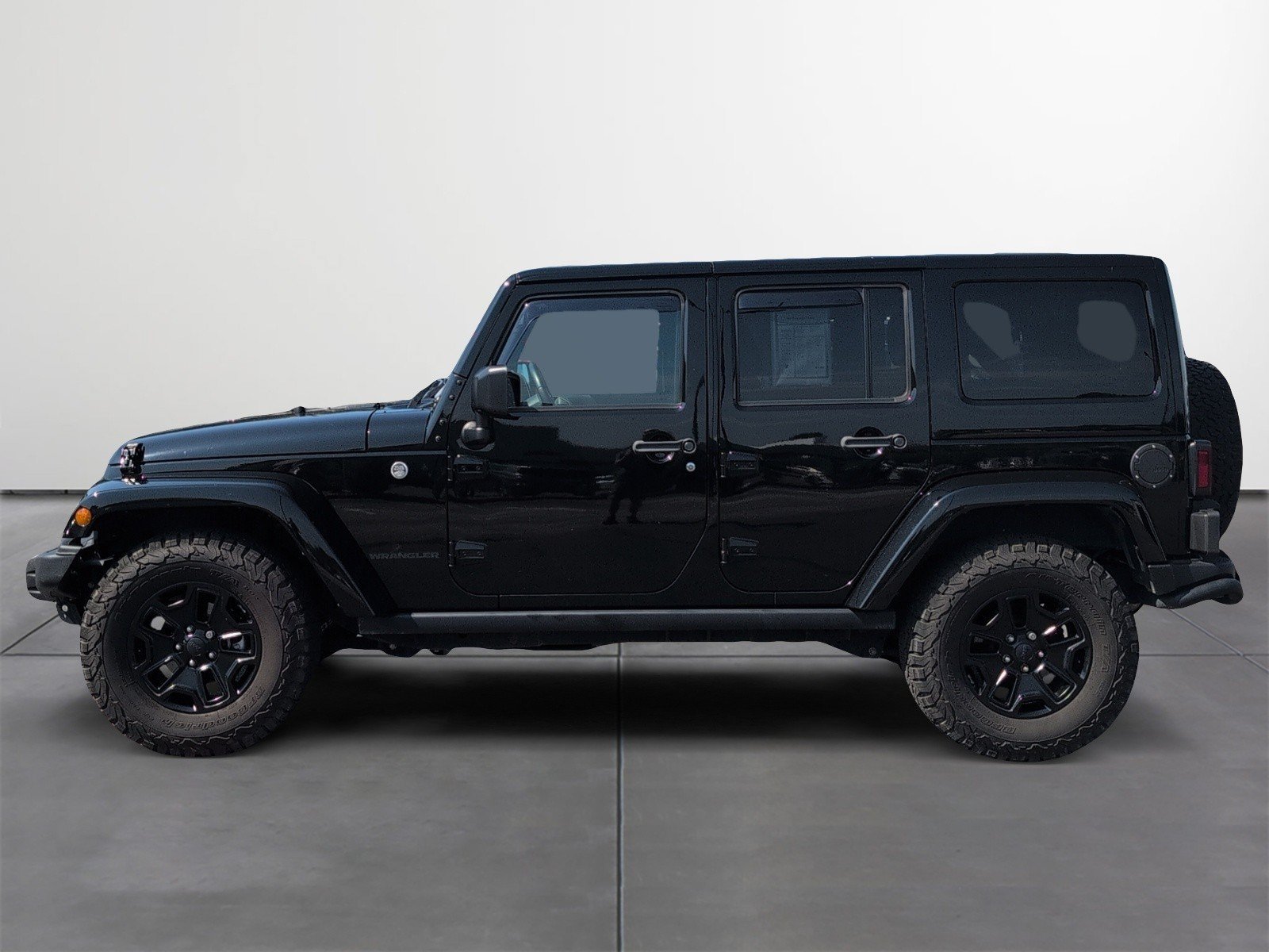 Used 2016 Jeep Wrangler Unlimited Sahara AWD/4WD image 3