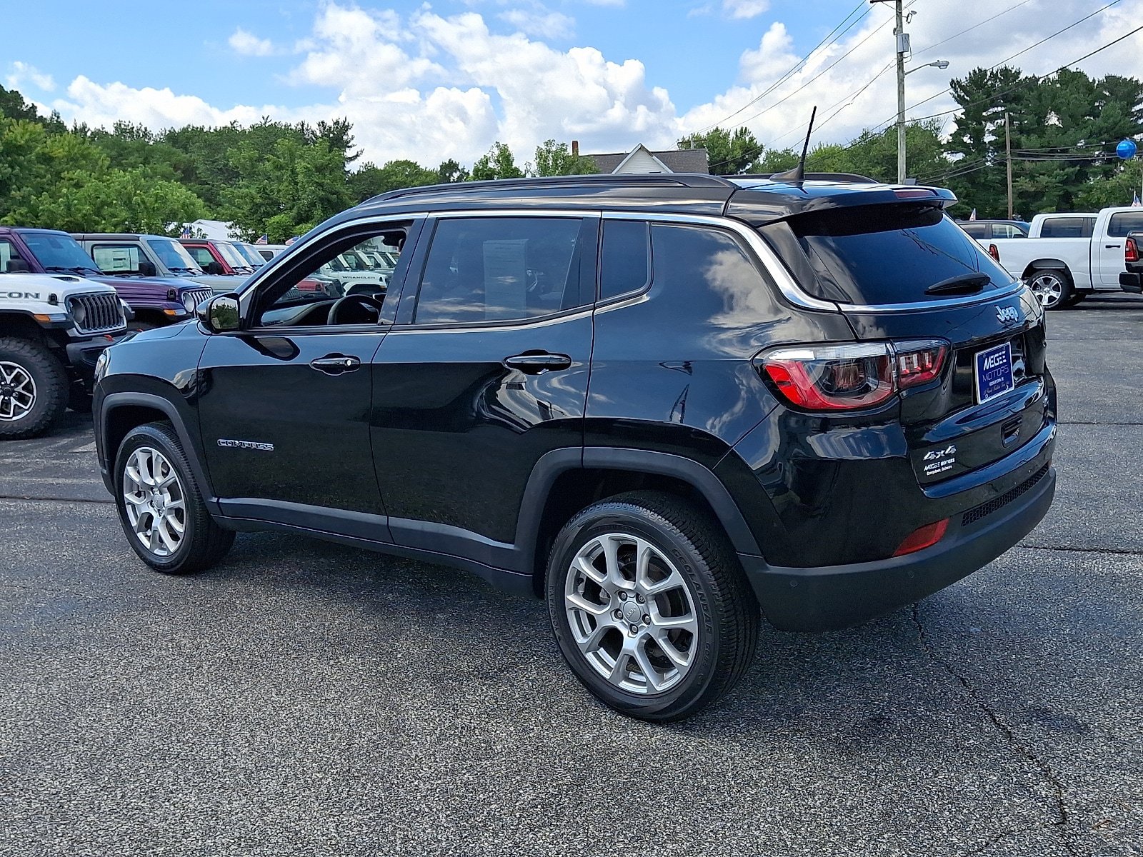 Used 2023 Jeep Compass Latitude AWD/4WD image 4
