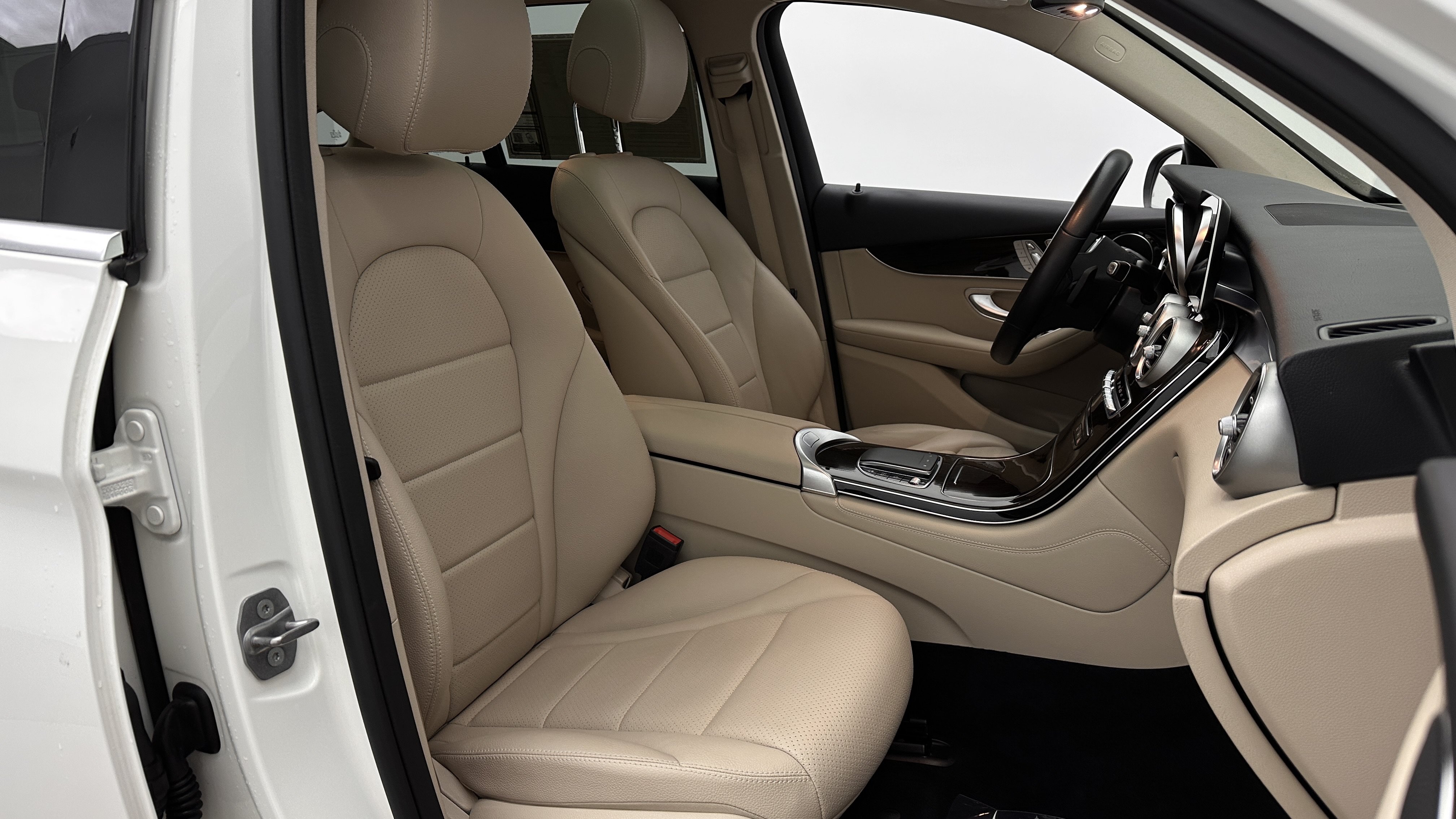 Used 2021 Mercedes-Benz GLC 300 image 33