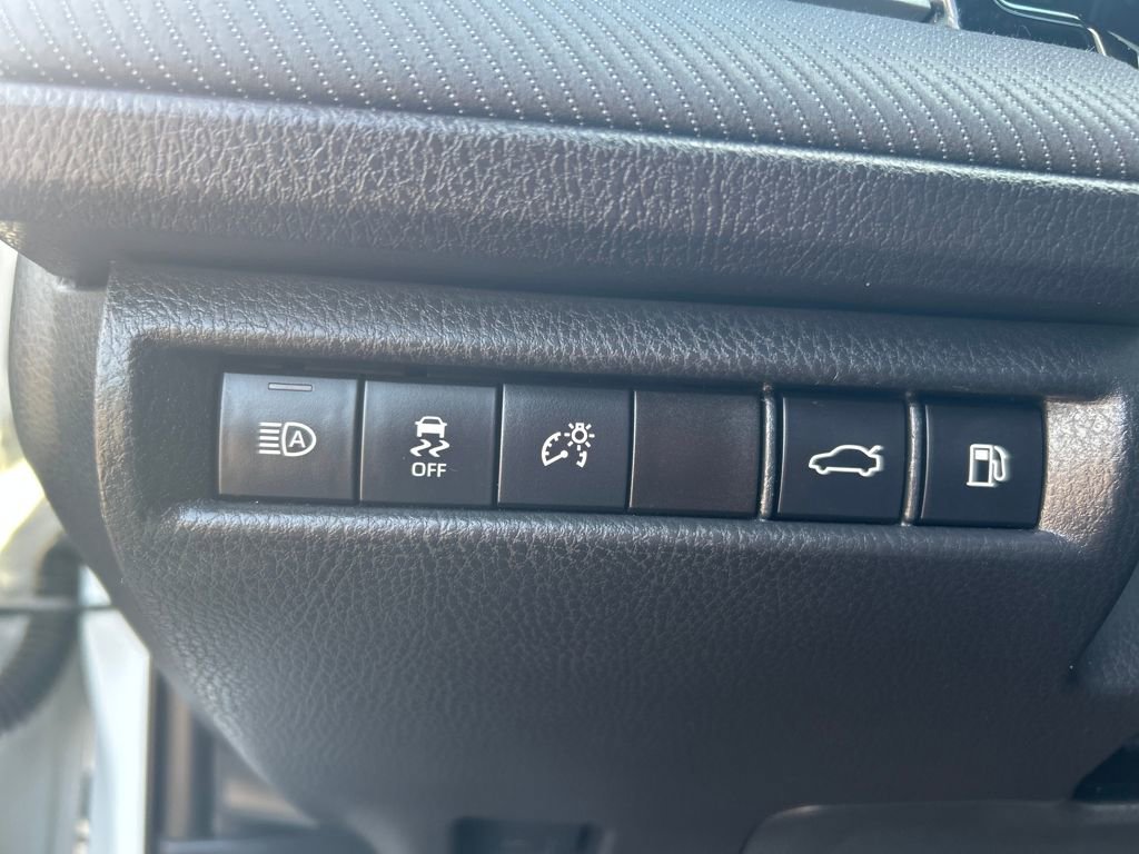 Used 2025 Toyota Camry SE image 13