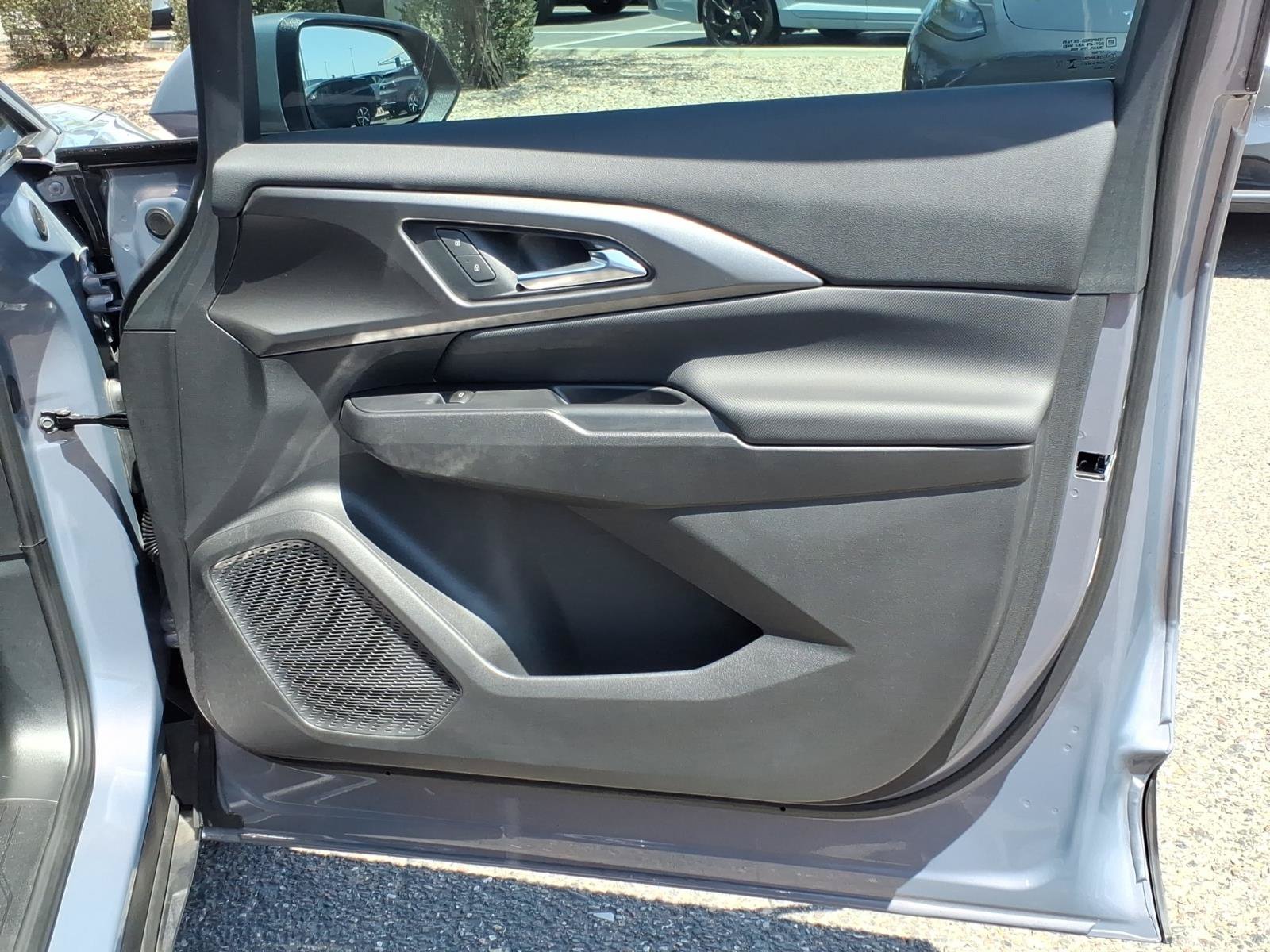 Used 2026 Chevrolet Equinox EV LT FWD image 14