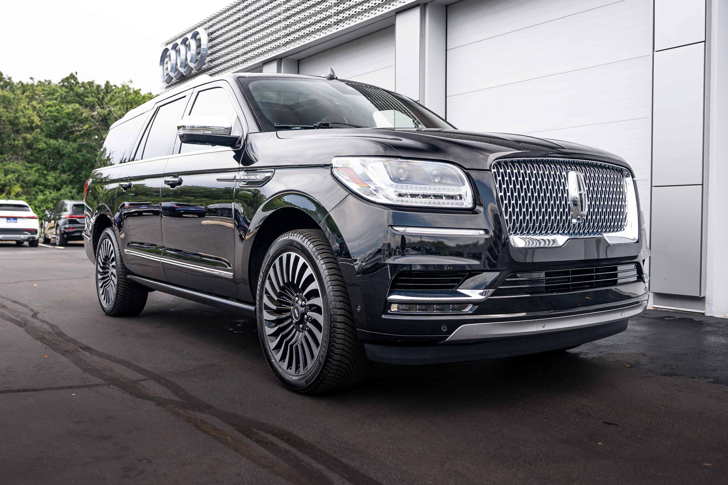 Used 2021 Lincoln Navigator L Black Label w/ Cargo Convenience Package AWD/4WD image 2