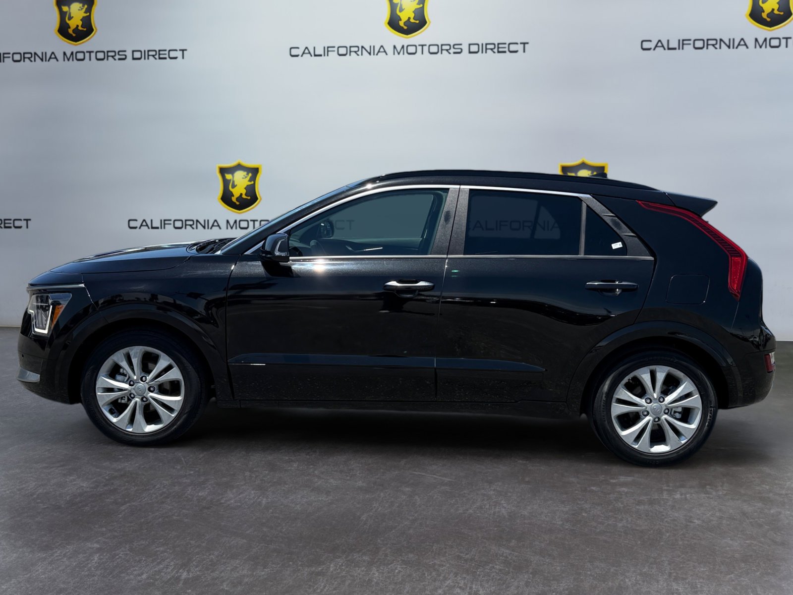 Used 2023 Kia Niro SX Touring FWD image 2