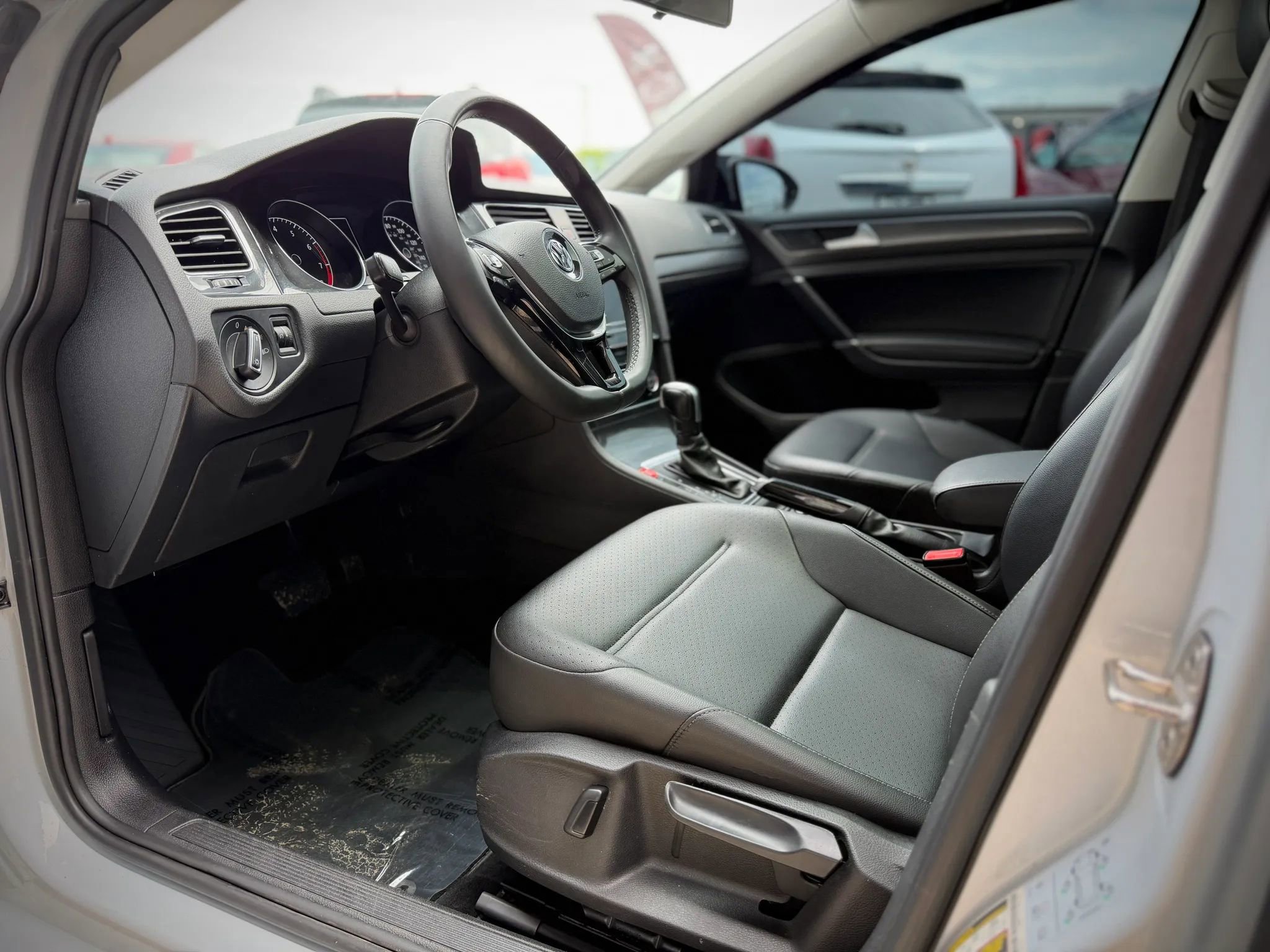 Used 2021 Volkswagen Golf 4-Door FWD image 9