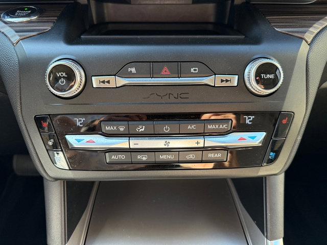 Used 2020 Ford Explorer Limited image 29