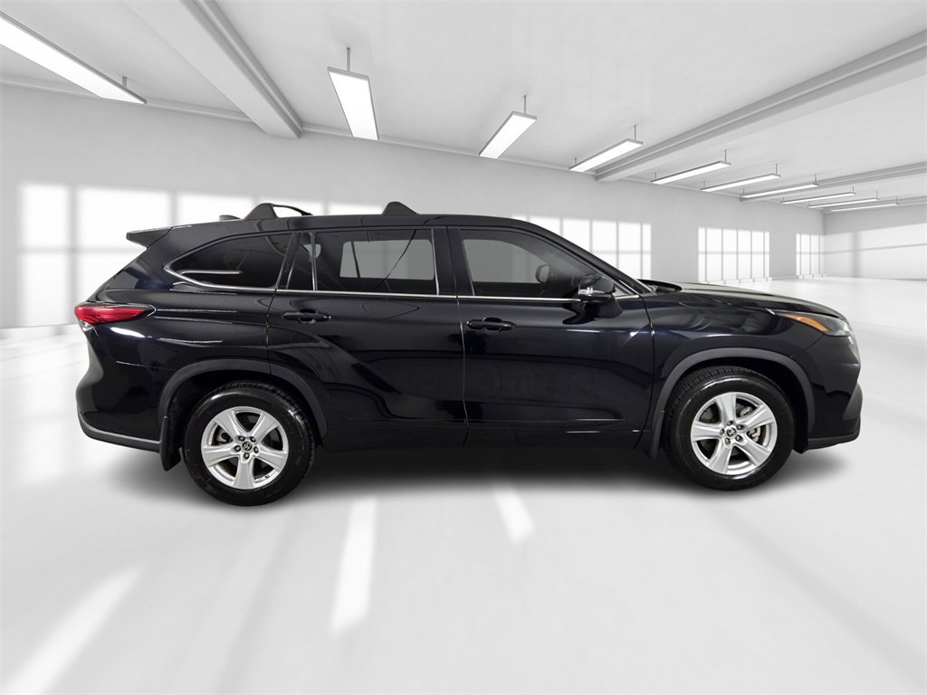 Used 2022 Toyota Highlander LE image 8