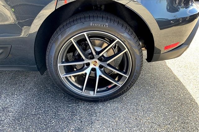 Certified 2026 Porsche Macan AWD/4WD image 16