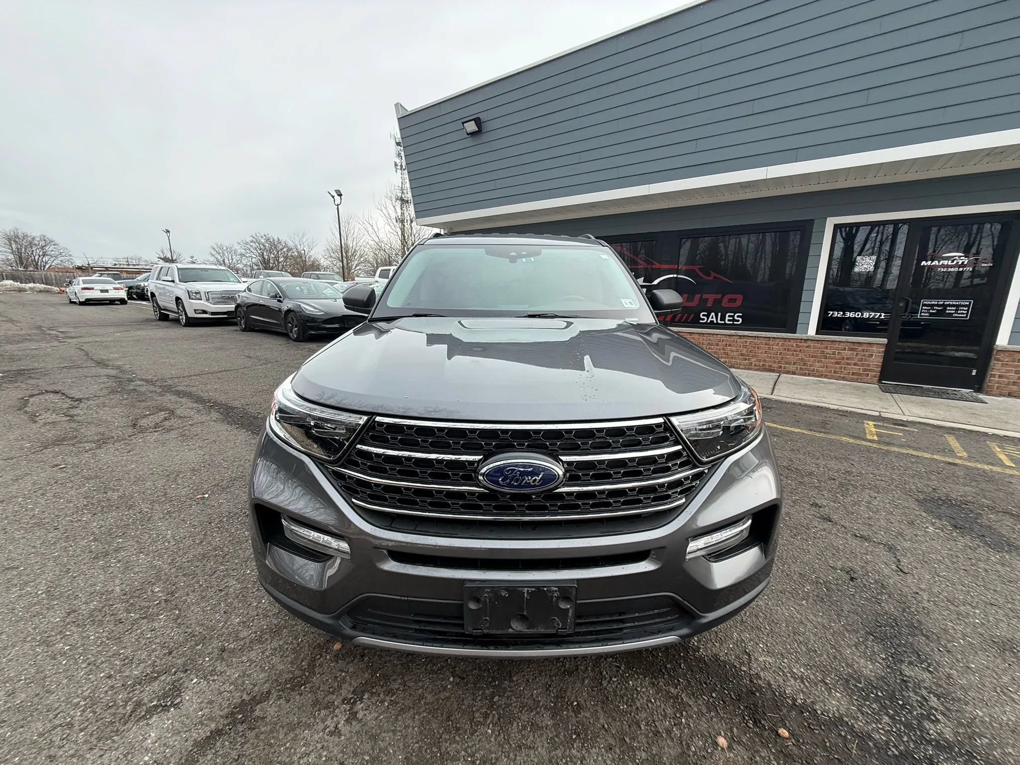 Used 2021 Ford Explorer XLT w/ Equipment Group 202A AWD/4WD image 2