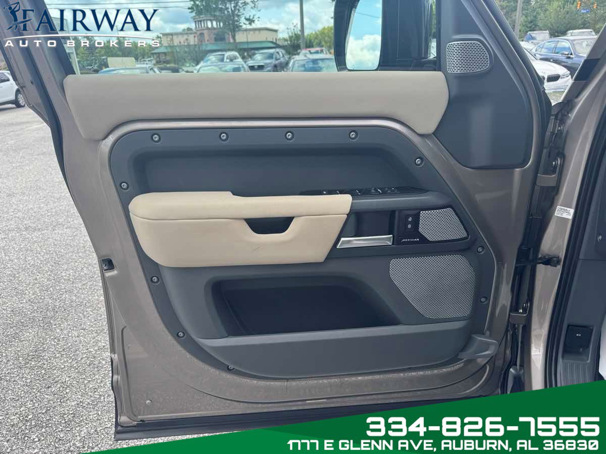 Used 2023 Land Rover Defender 130 X image 30