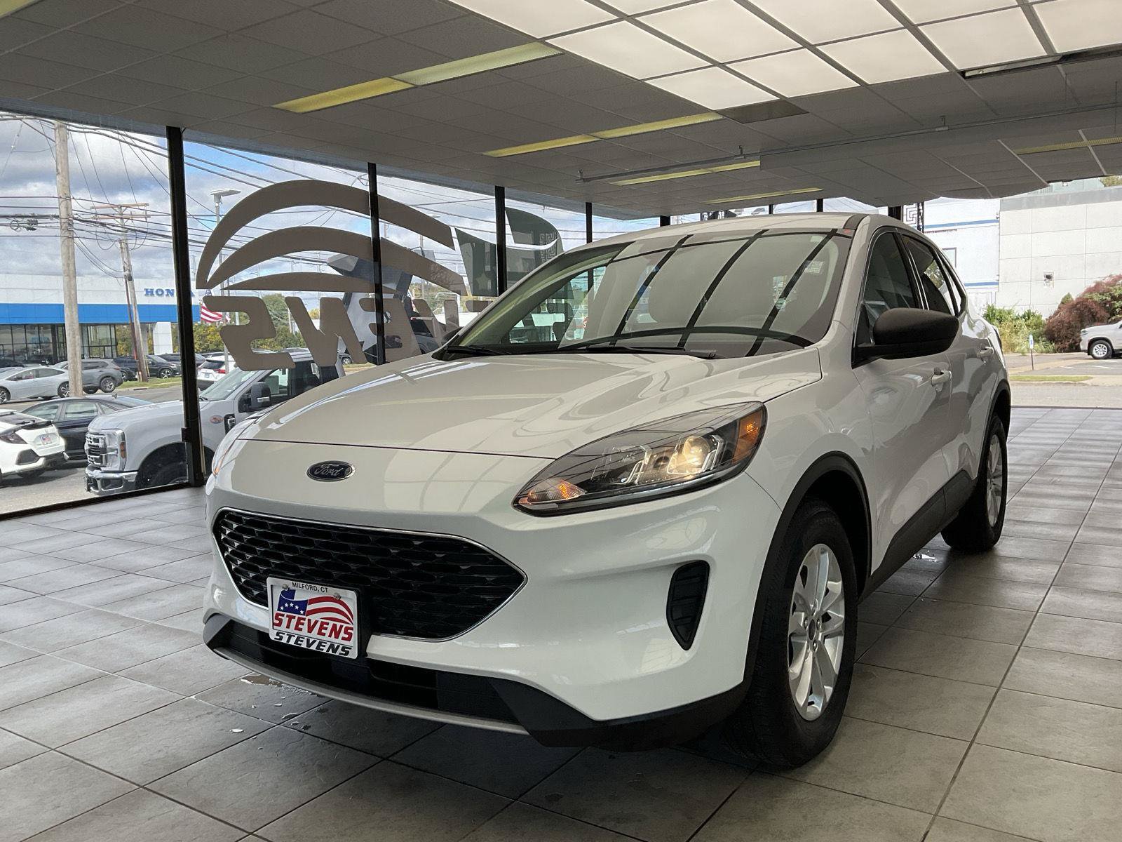 Used 2022 Ford Escape SE w/ Cold Weather Package AWD/4WD image 3
