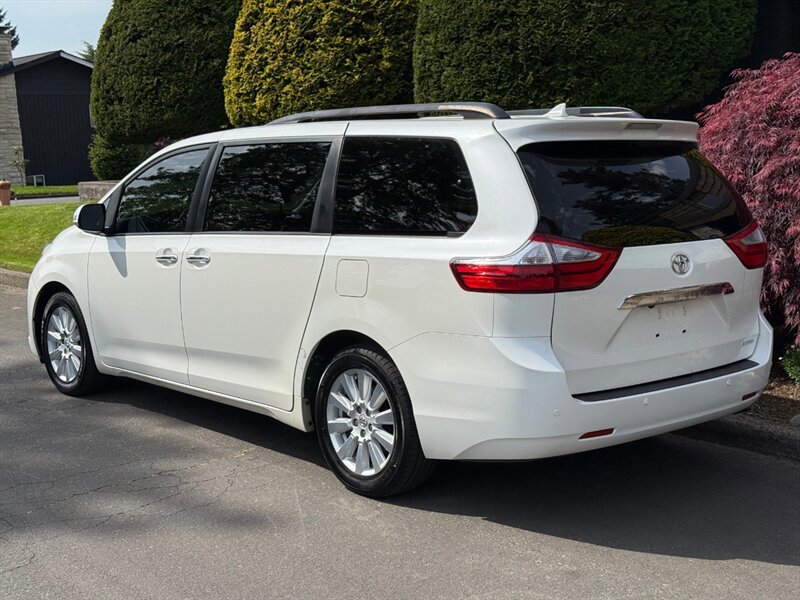Used 2017 Toyota Sienna Limited FWD image 3