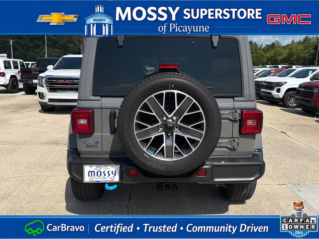 Used 2023 Jeep Wrangler Unlimited Sahara w/ Cold Weather Group AWD/4WD image 5