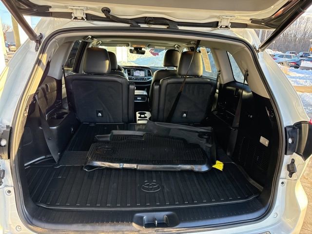 Used 2018 Toyota Highlander XLE image 33