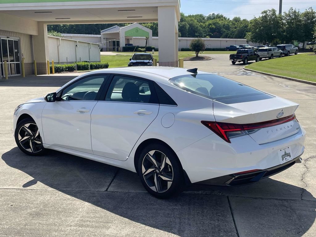 Used 2023 Hyundai Elantra Limited FWD image 5