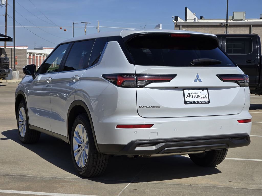 New 2026 Mitsubishi Outlander ES image 3