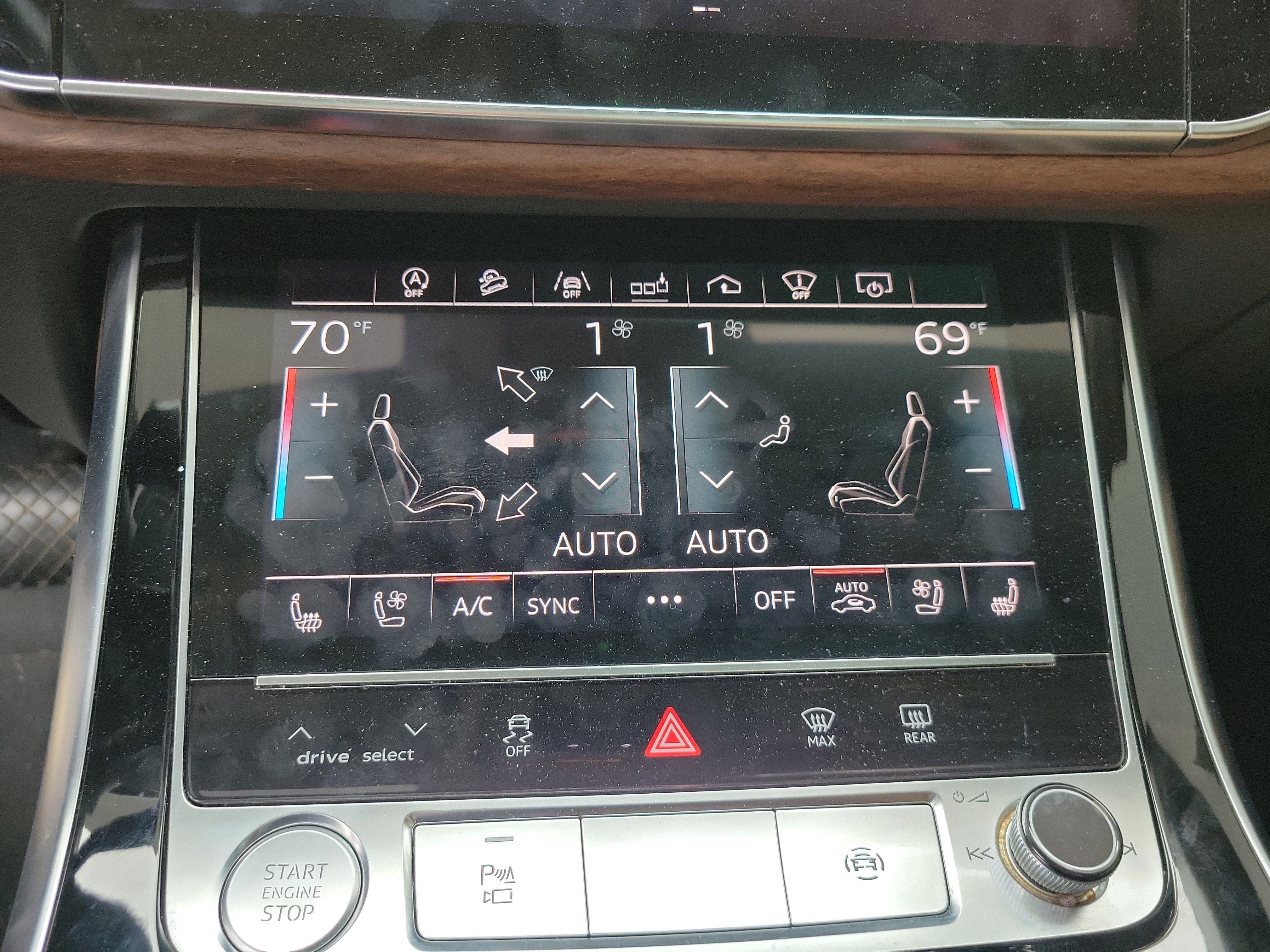 Used 2019 Audi Q8 Prestige w/ Luxury Package AWD/4WD image 17