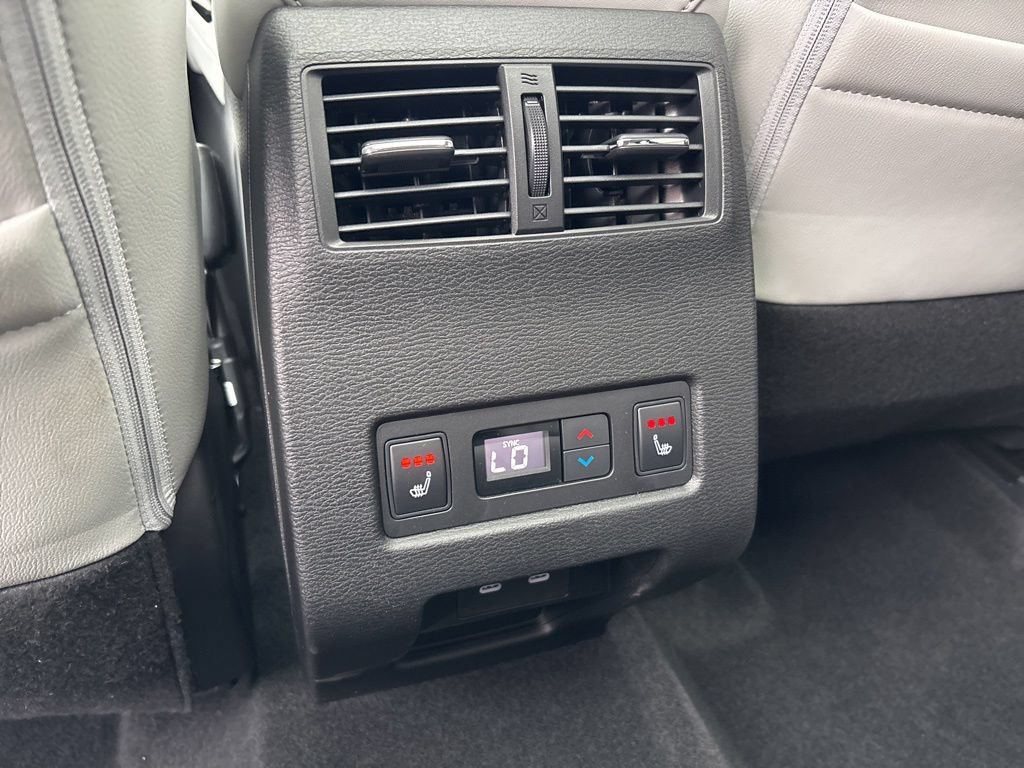 Used 2025 Mitsubishi Outlander AWD image 20