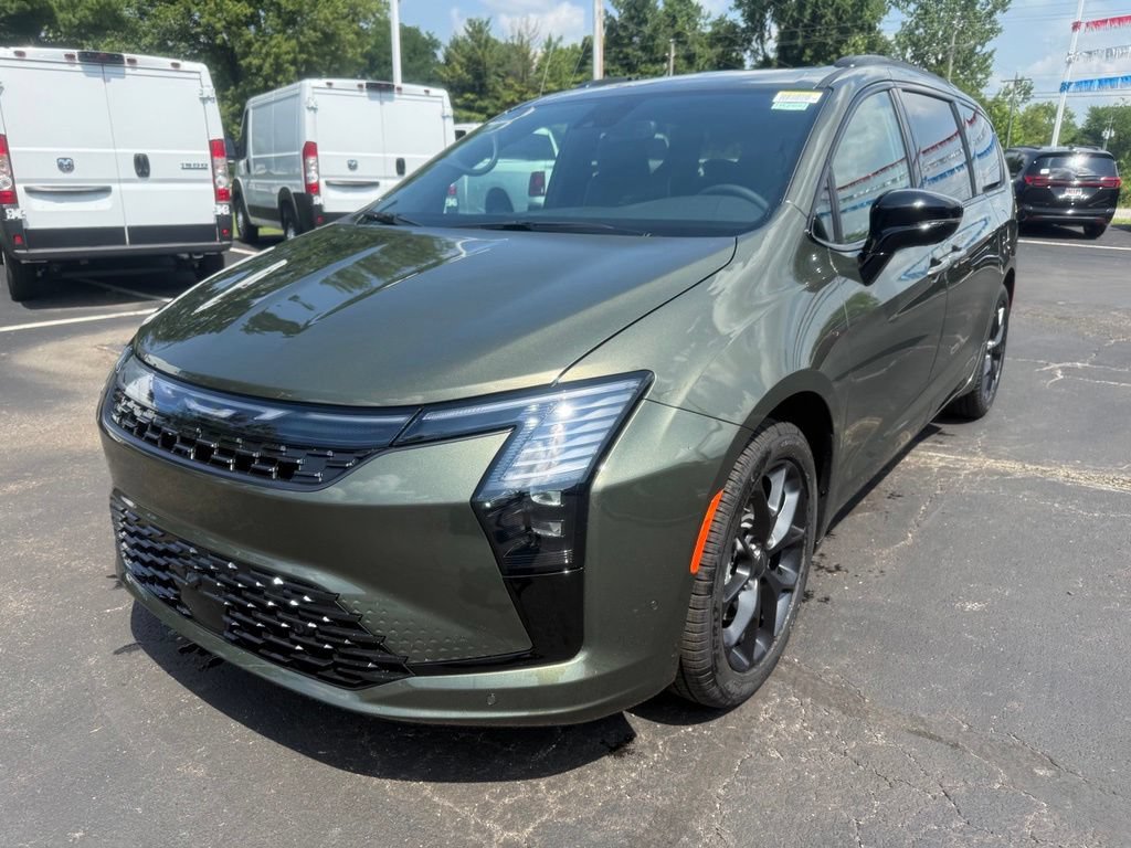 New 2027 Chrysler Pacifica Limited FWD image 8