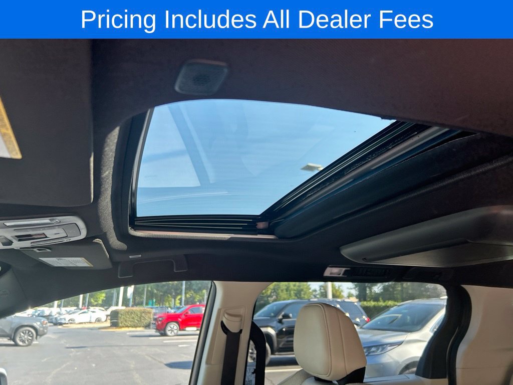 New 2025 Toyota Sienna Limited FWD image 5