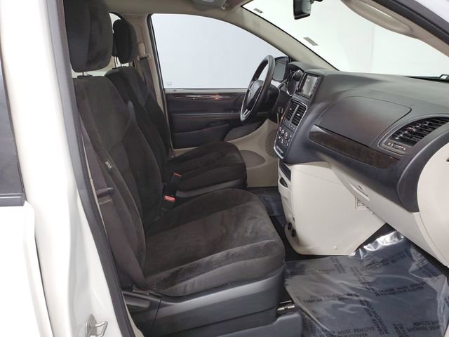 Used 2018 Dodge Grand Caravan SE w/ UConnect Hands-Free Group image 9