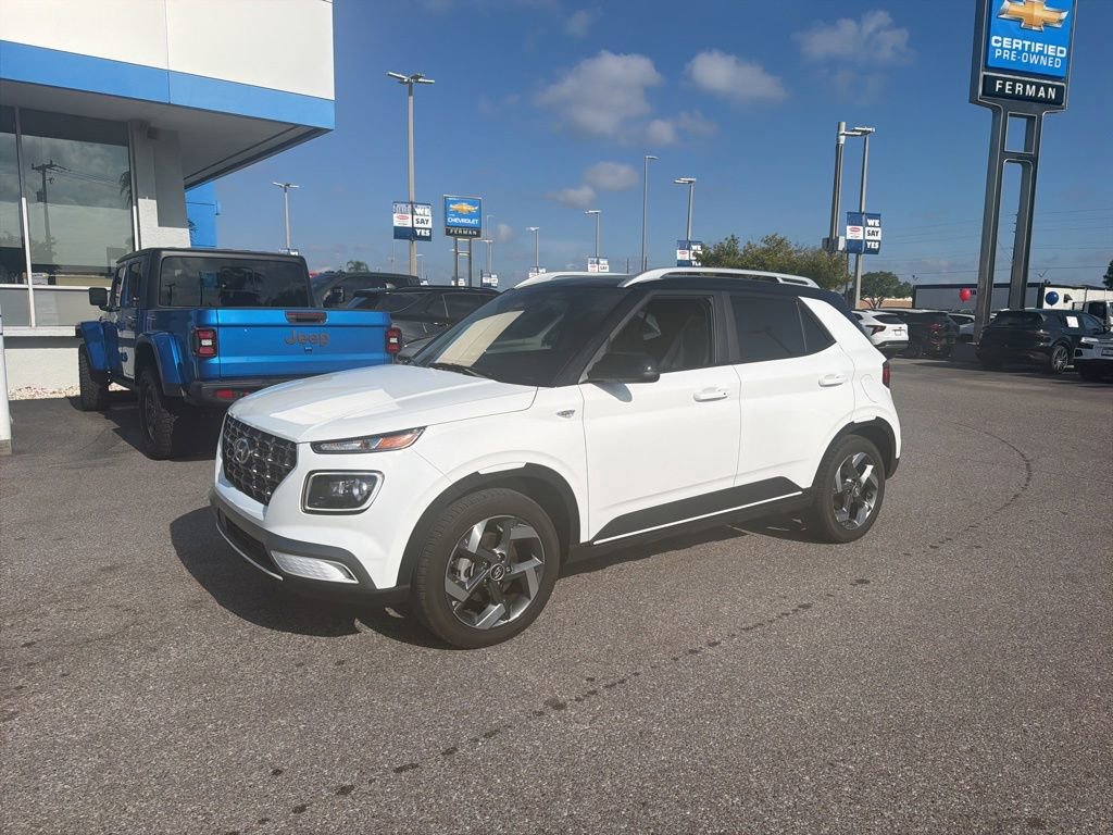 Used 2025 Hyundai Venue Limited FWD image 1