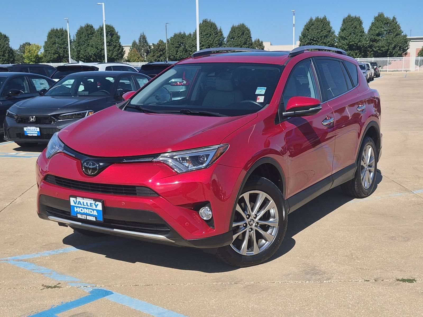 Used 2016 Toyota RAV4 Limited AWD/4WD image 2
