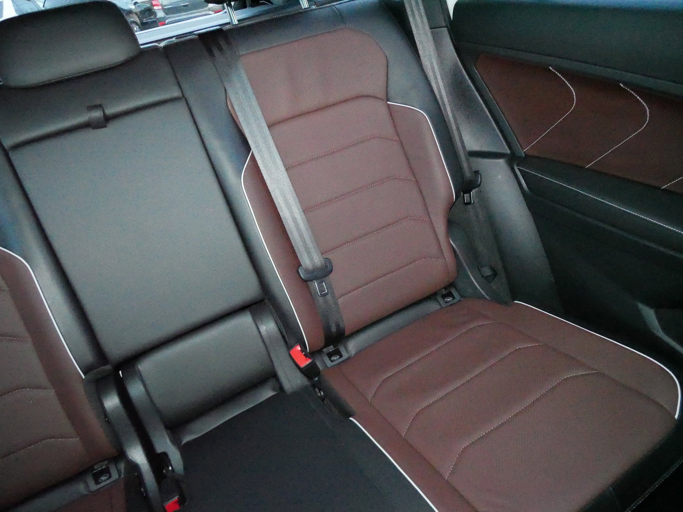 Certified 2022 Volkswagen Tiguan SEL R-Line image 14