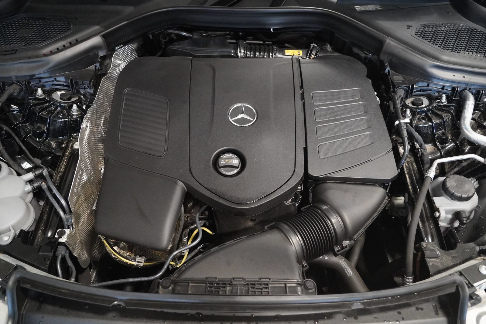 Used 2024 Mercedes-Benz GLC 300 4MATIC image 27