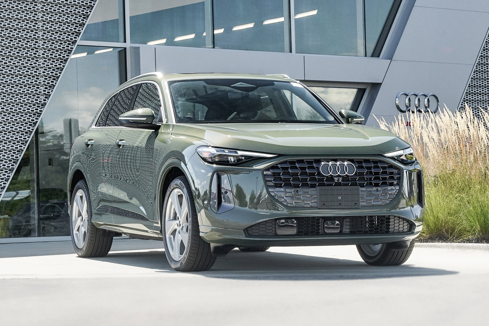 New 2025 Audi Q5 Prestige image 1