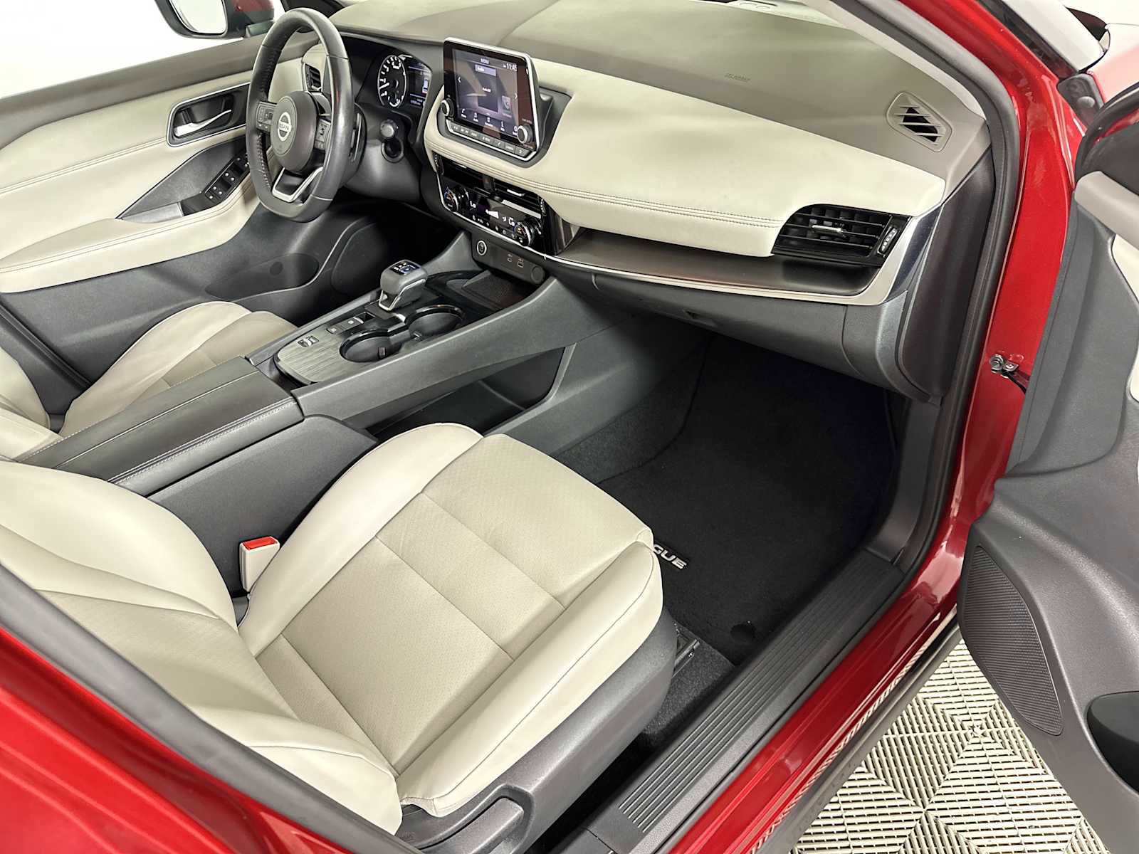 Used 2021 Nissan Rogue SV w/ Premium Package FWD image 27
