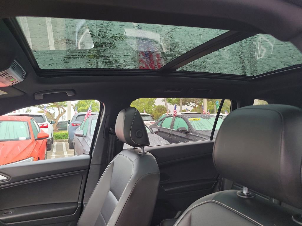 Certified 2021 Volkswagen Tiguan SE R-Line image 15