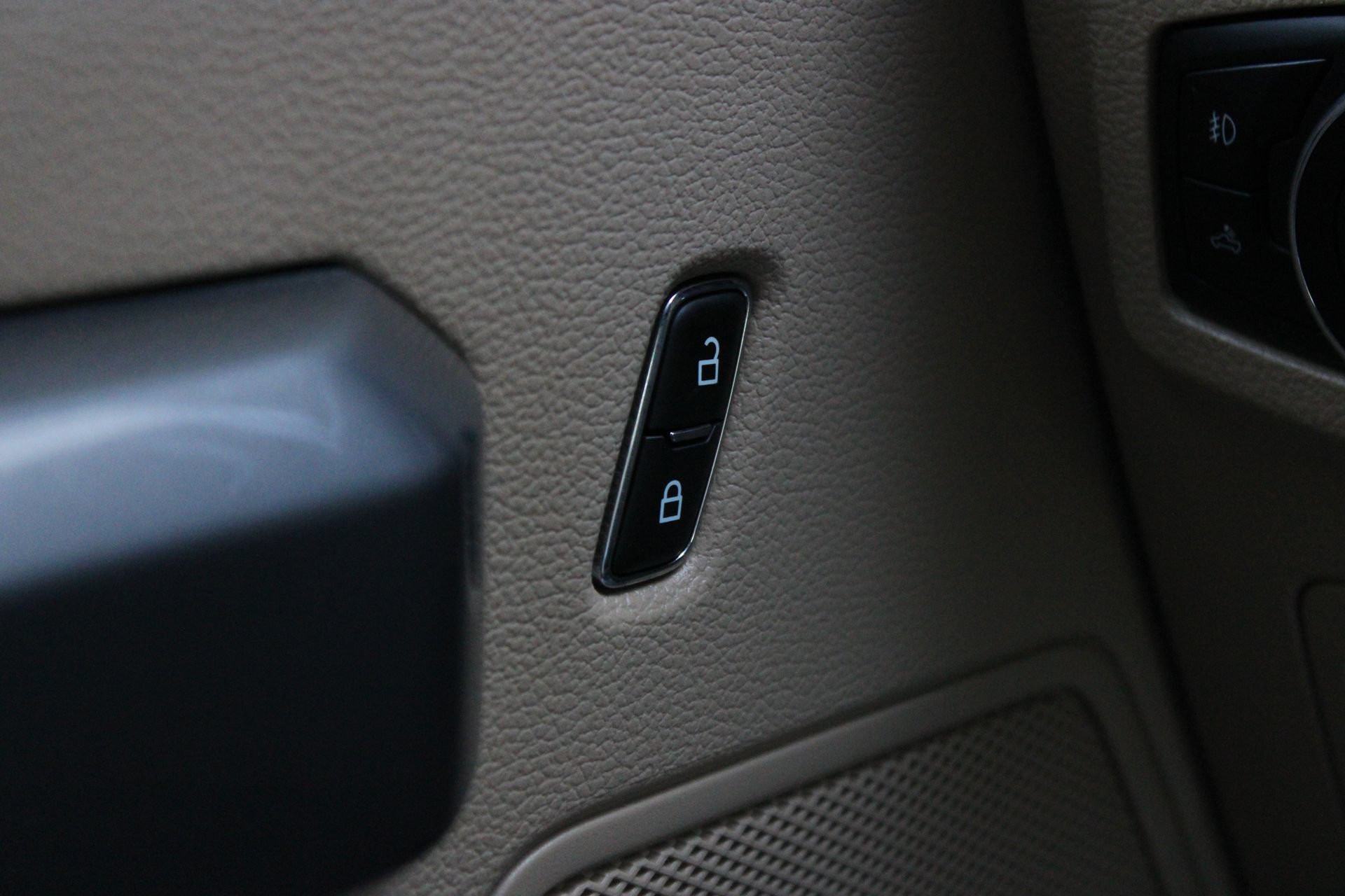 Used 2019 Ford F150 XLT w/ Equipment Group 302A Luxury AWD/4WD image 26