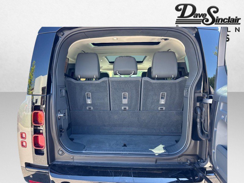 Used 2024 Land Rover Defender 130 X-Dynamic SE AWD/4WD image 5