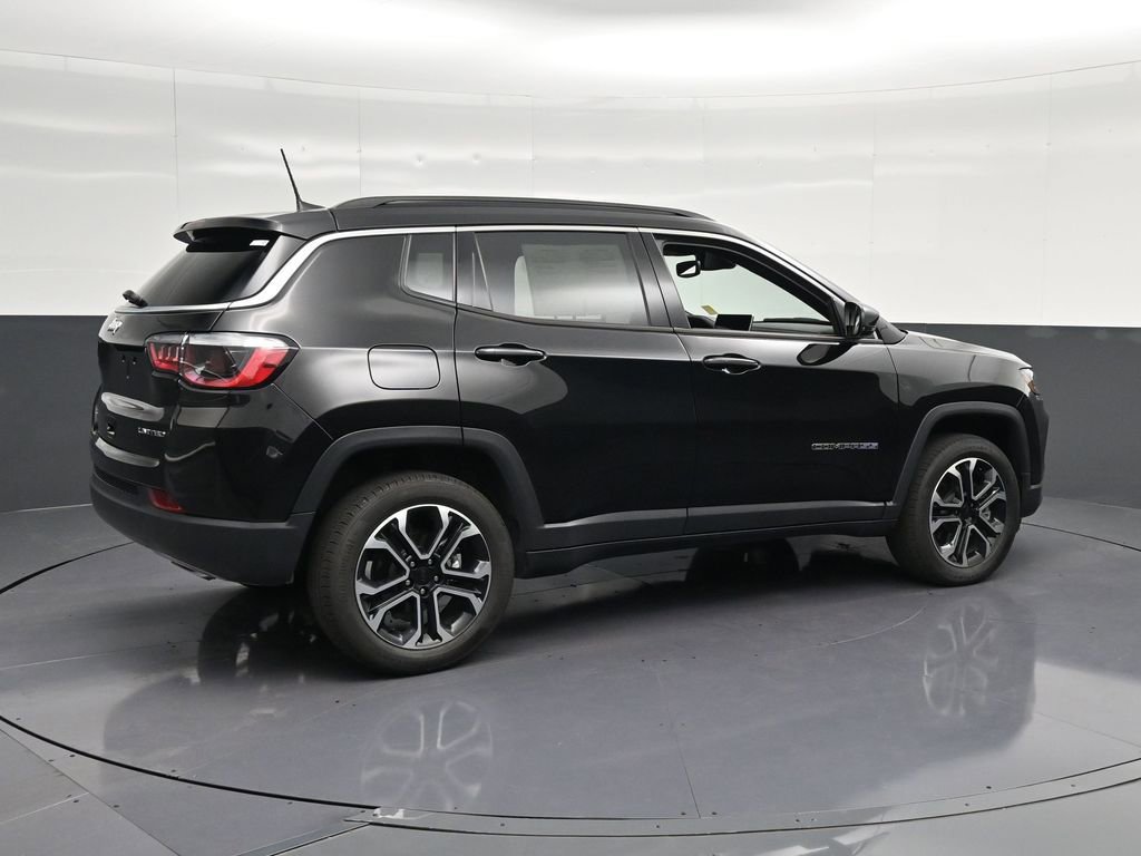 Used 2023 Jeep Compass Limited AWD/4WD image 3
