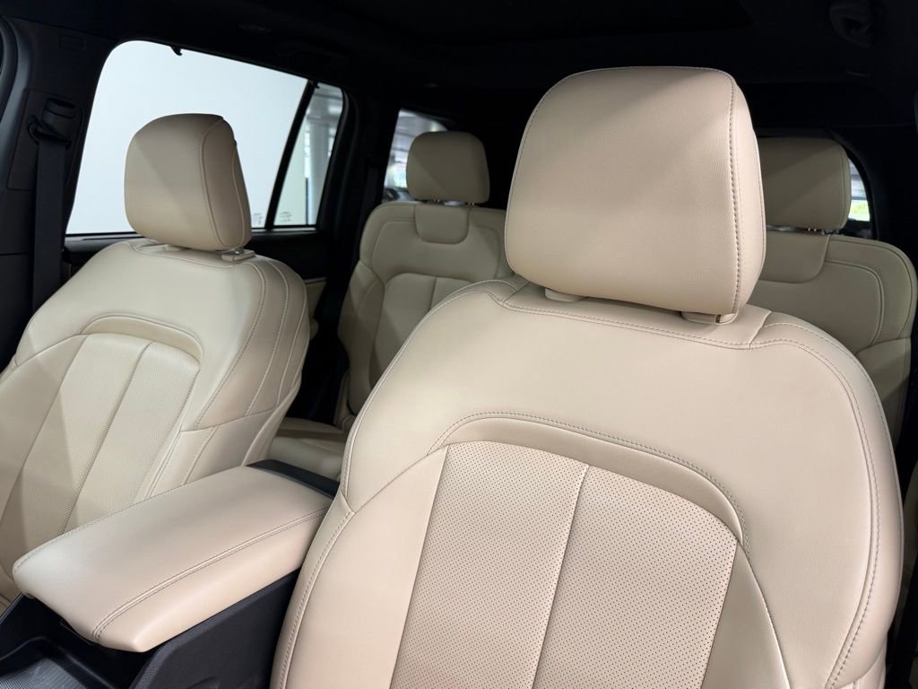 Used 2023 Jeep Grand Cherokee Limited w/ Luxury Tech Group II image 22