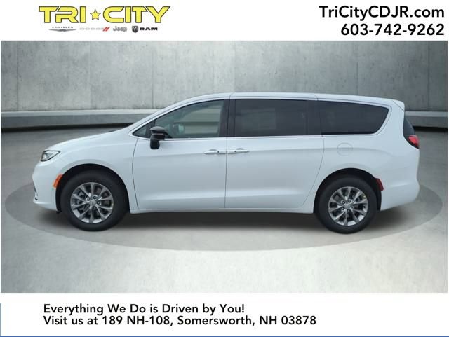 New 2026 Chrysler Pacifica Select image 2
