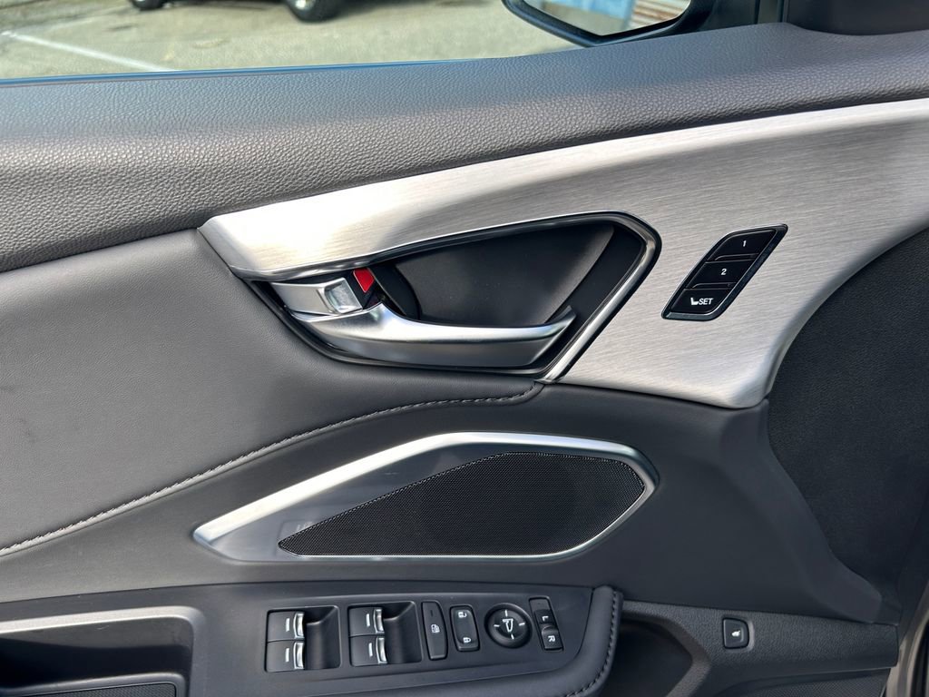 Used 2024 Acura RDX SH-AWD image 23