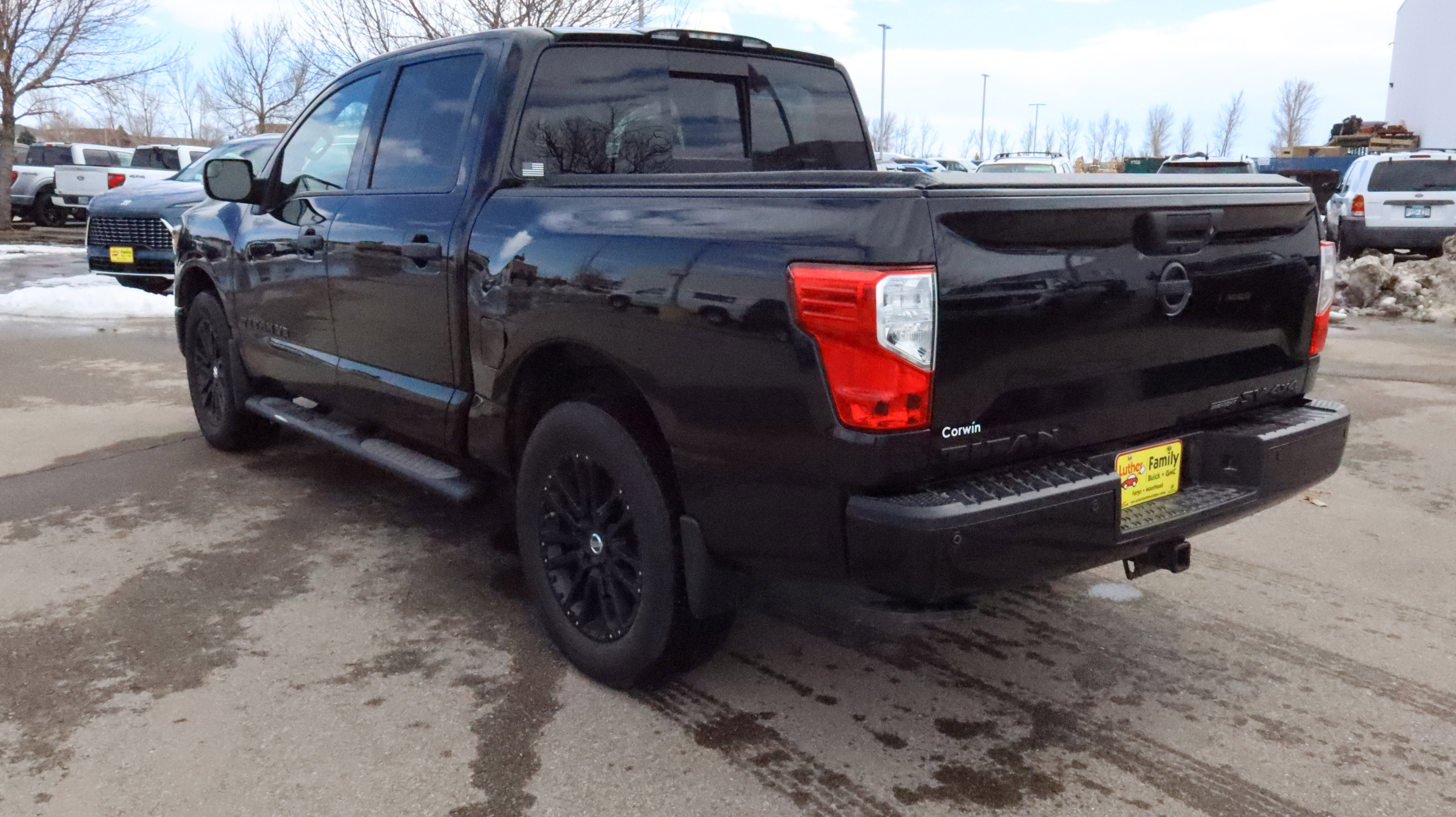 Used 2019 Nissan Titan SV w/ SV Convenience Package image 5