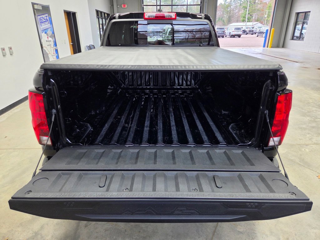 Used 2024 Chevrolet Colorado Trail Boss w/ Advanced Trailering Package AWD/4WD image 10