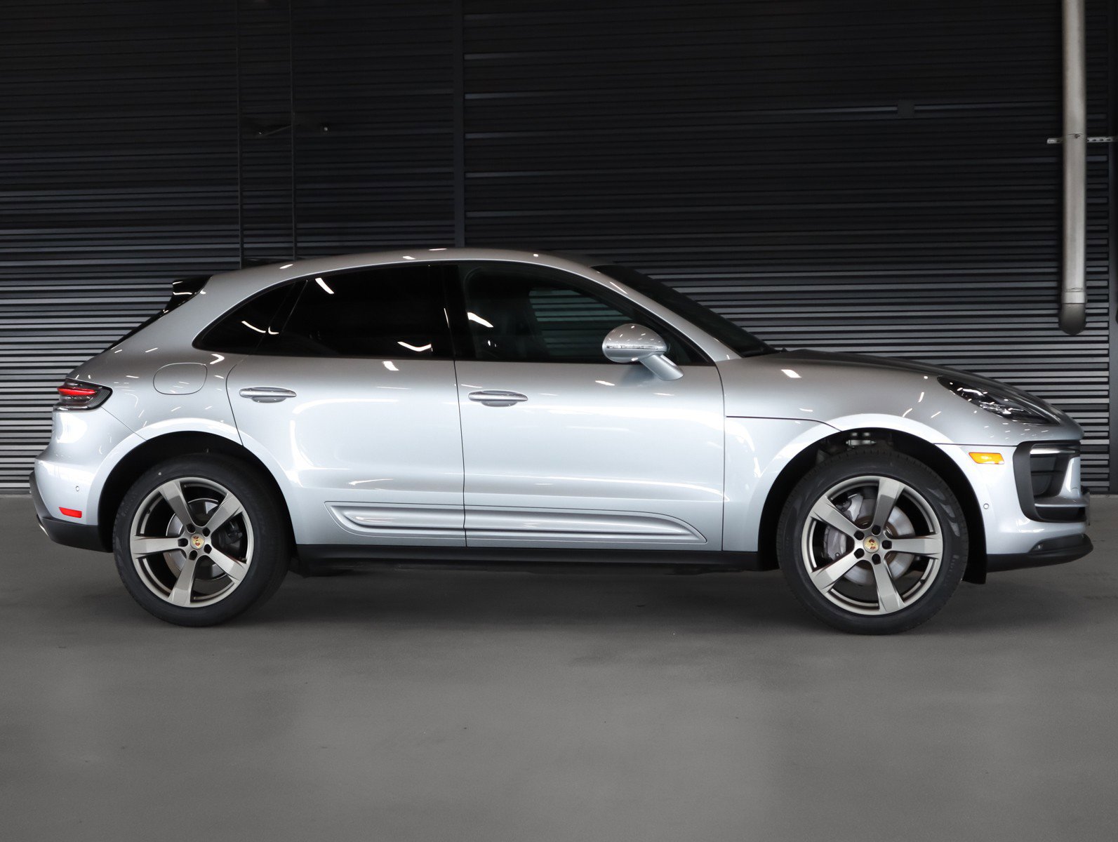 Certified 2022 Porsche Macan AWD/4WD image 11