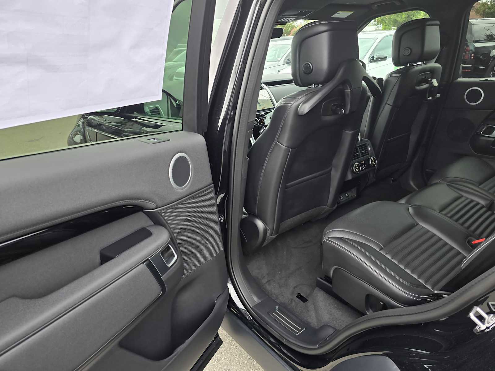 New 2025 Land Rover Discovery S image 17