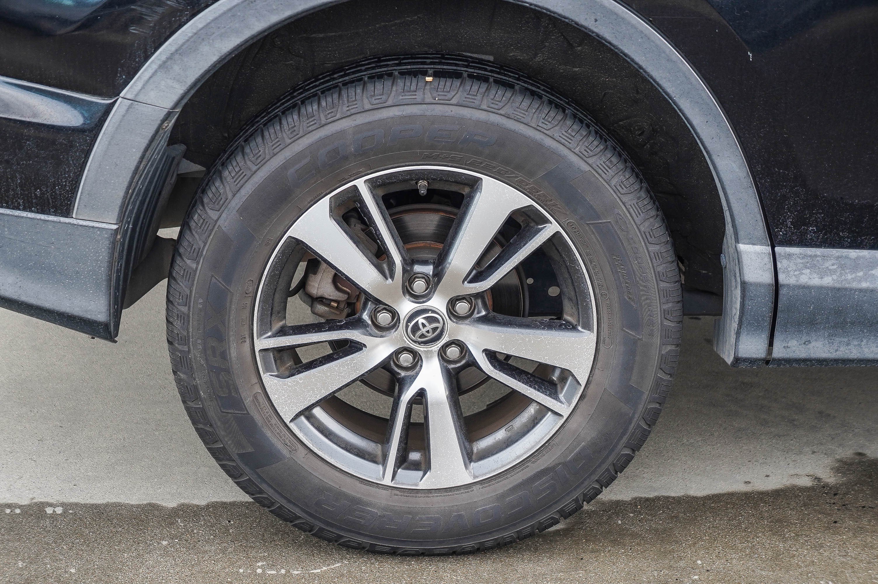 Certified 2018 Toyota RAV4 XLE AWD/4WD image 12