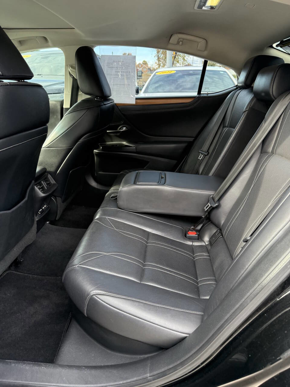 Used 2020 Lexus ES 300h w/ Luxury Package image 17