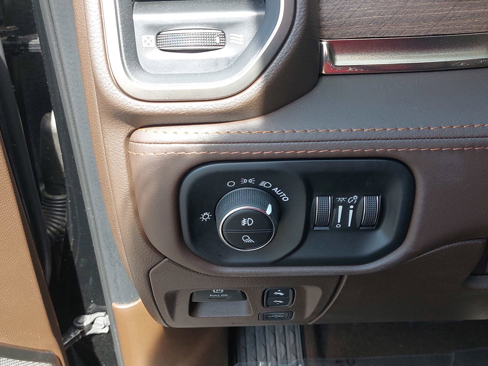 New 2025 RAM 1500 Limited AWD/4WD image 26