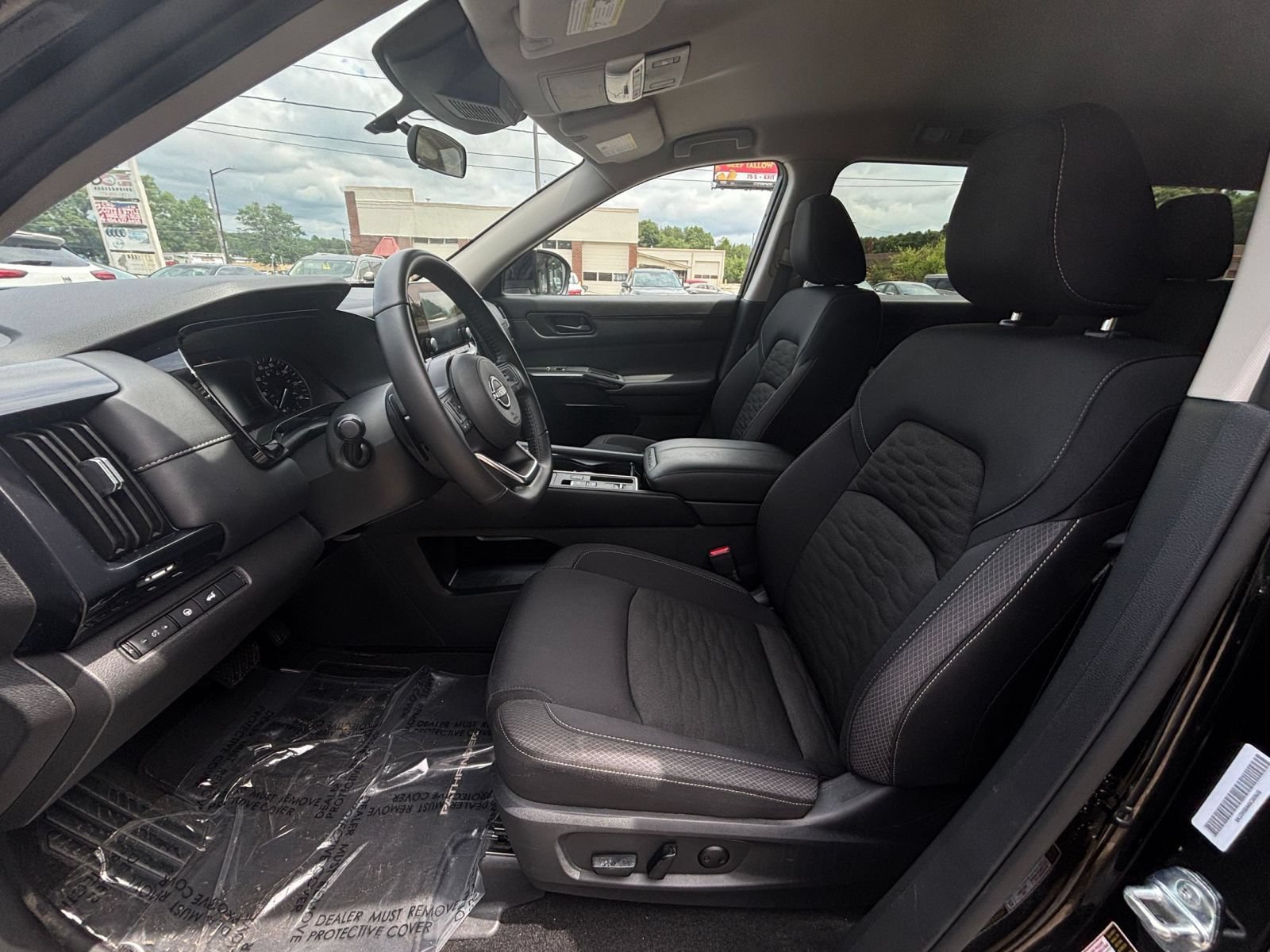 Used 2025 Nissan Pathfinder SV FWD image 29