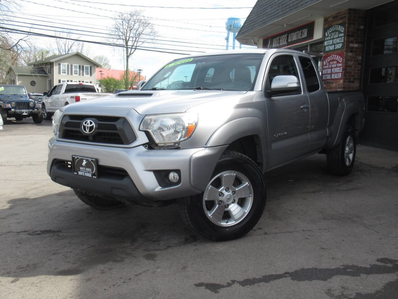 Used 2015 Toyota Tacoma 4x4 Access Cab V6 w/ TRD Sport Package image 27